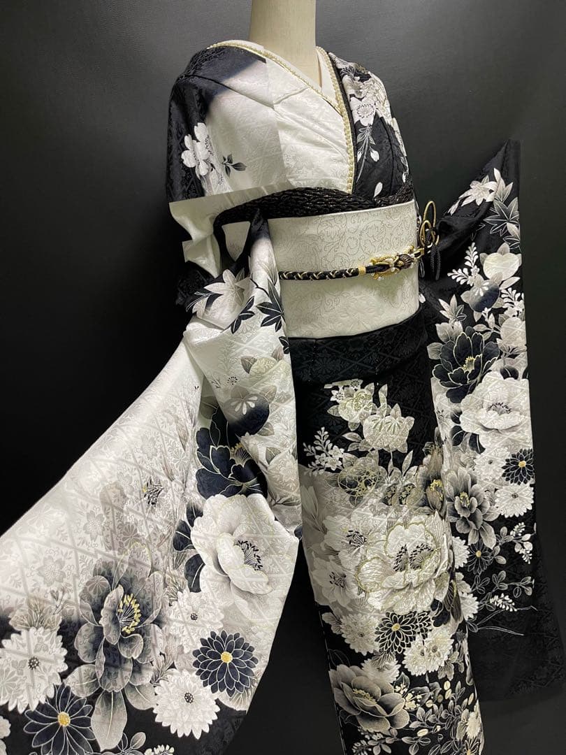 クール系モノトーンコーデ 振袖＋帯揚げ＋帯締め【白金彩刺繍振袖◆吉祥花】