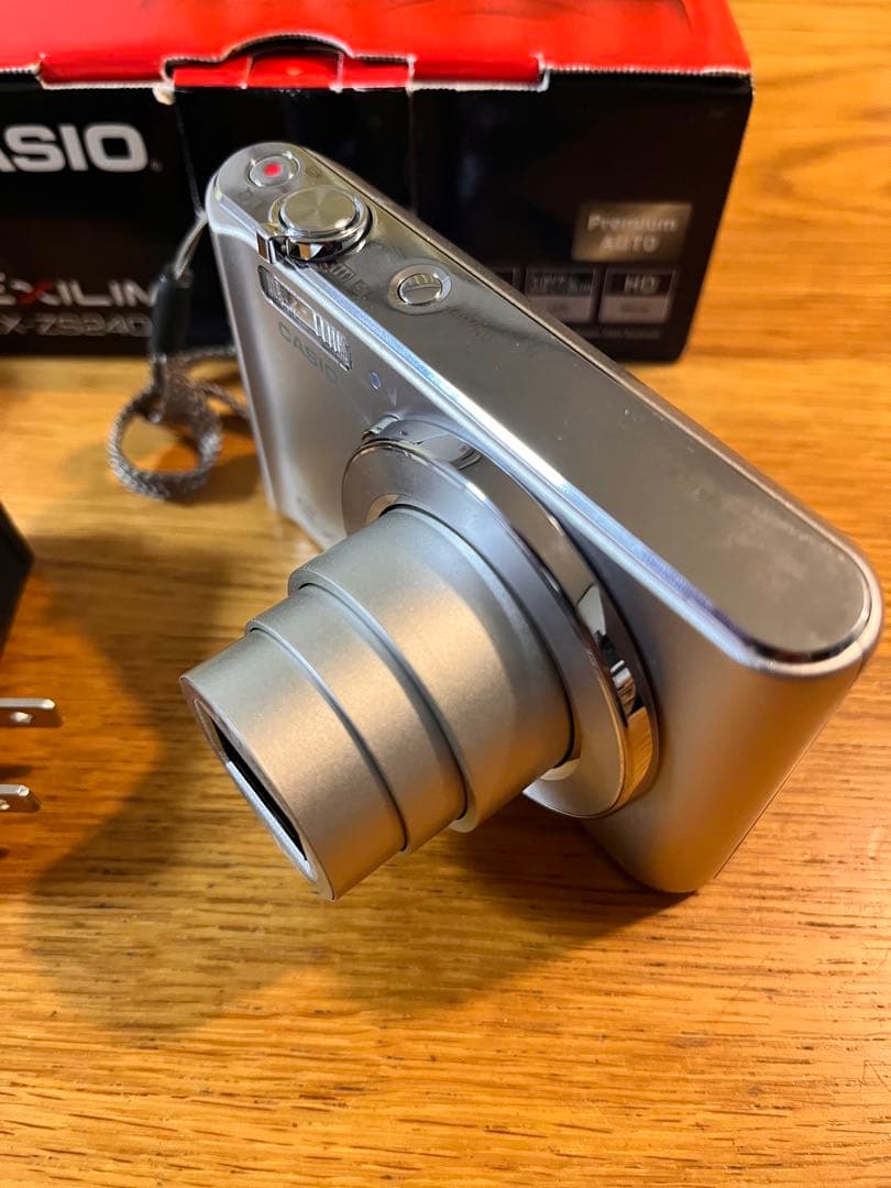 【極美品】 CASIO EXILIM EX-ZS240 動作確認済み