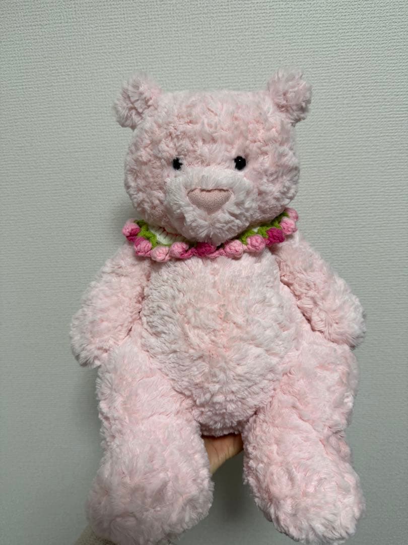 ピンクのクマのぬいぐるみ
