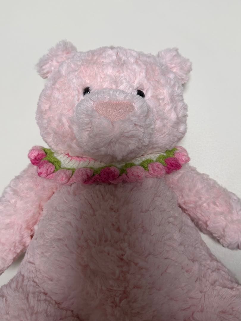 ピンクのクマのぬいぐるみ