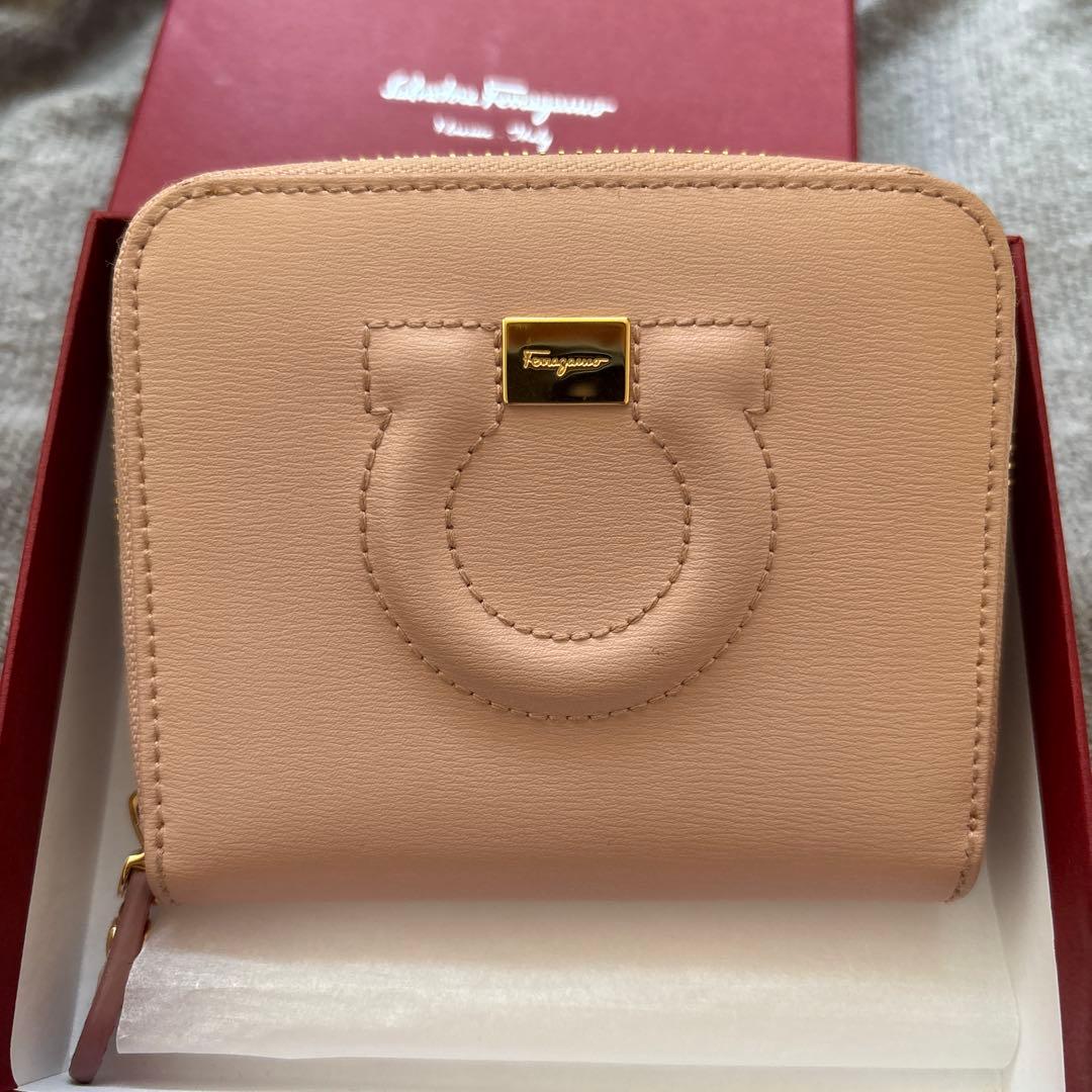 【美品】Salvatore Ferragamo 二つ折り財布 ガンチーニ