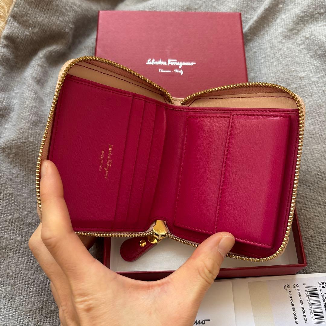 【美品】Salvatore Ferragamo 二つ折り財布 ガンチーニ