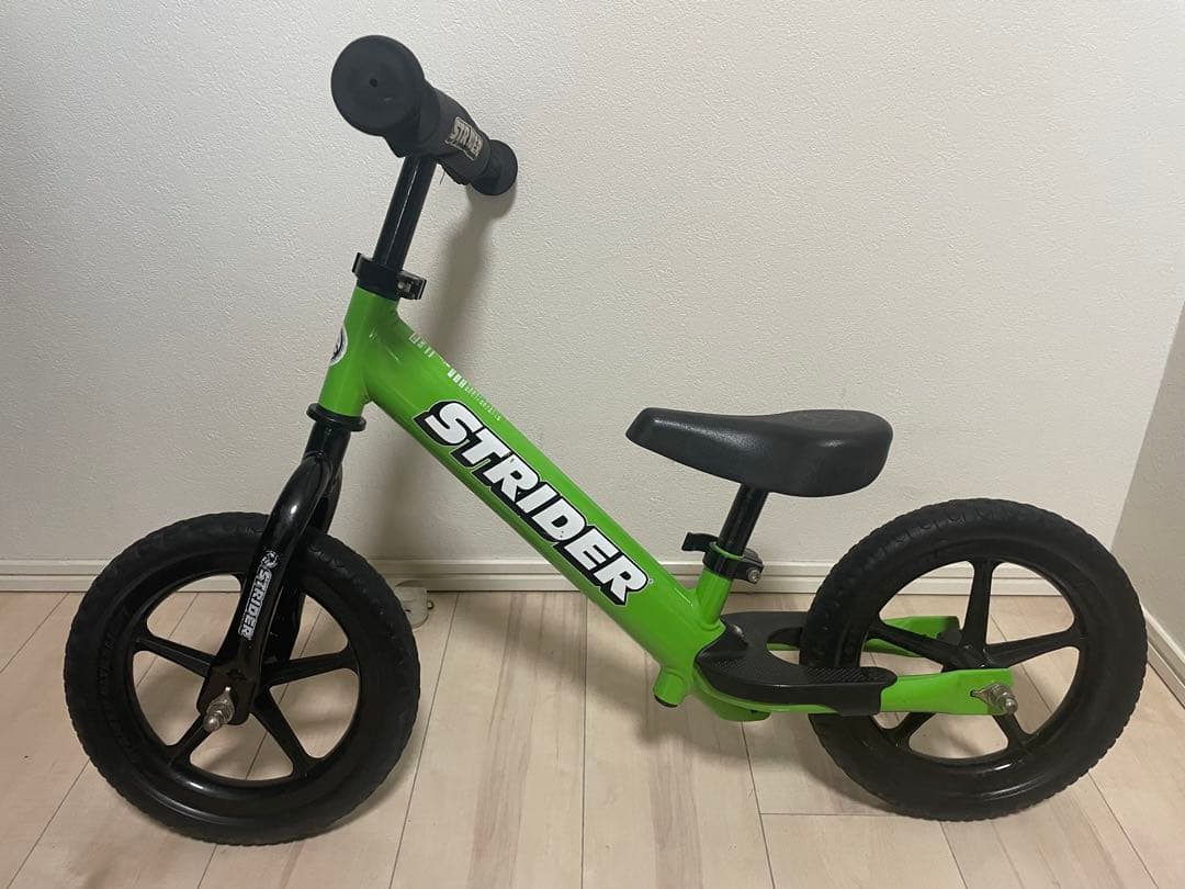 STRIDER ストライダースポーツ　グリーン12インチ