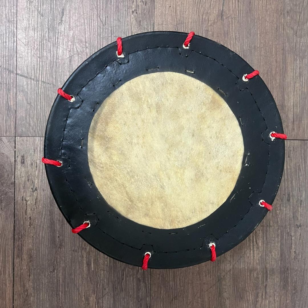 【新品】【蔵出し】締め太鼓 牛革 和太鼓 バチ付 台付 平太鼓 入門用