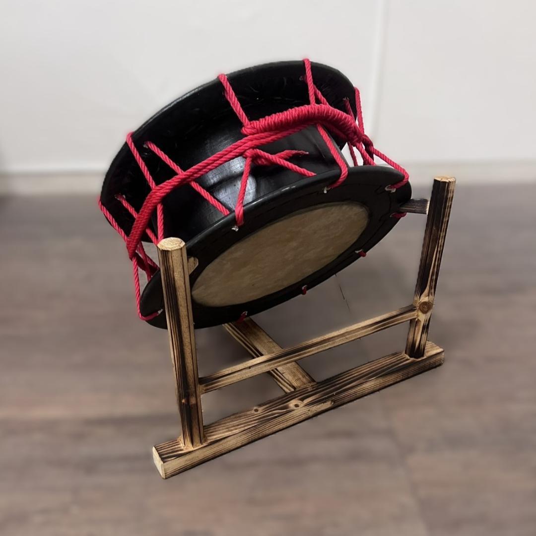 【新品】【蔵出し】締め太鼓 牛革 和太鼓 バチ付 台付 平太鼓 入門用