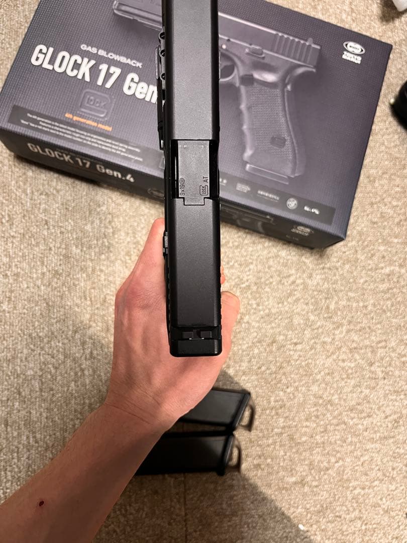 東京マルイ　G17 gen4 ライト　予備マガジン付き