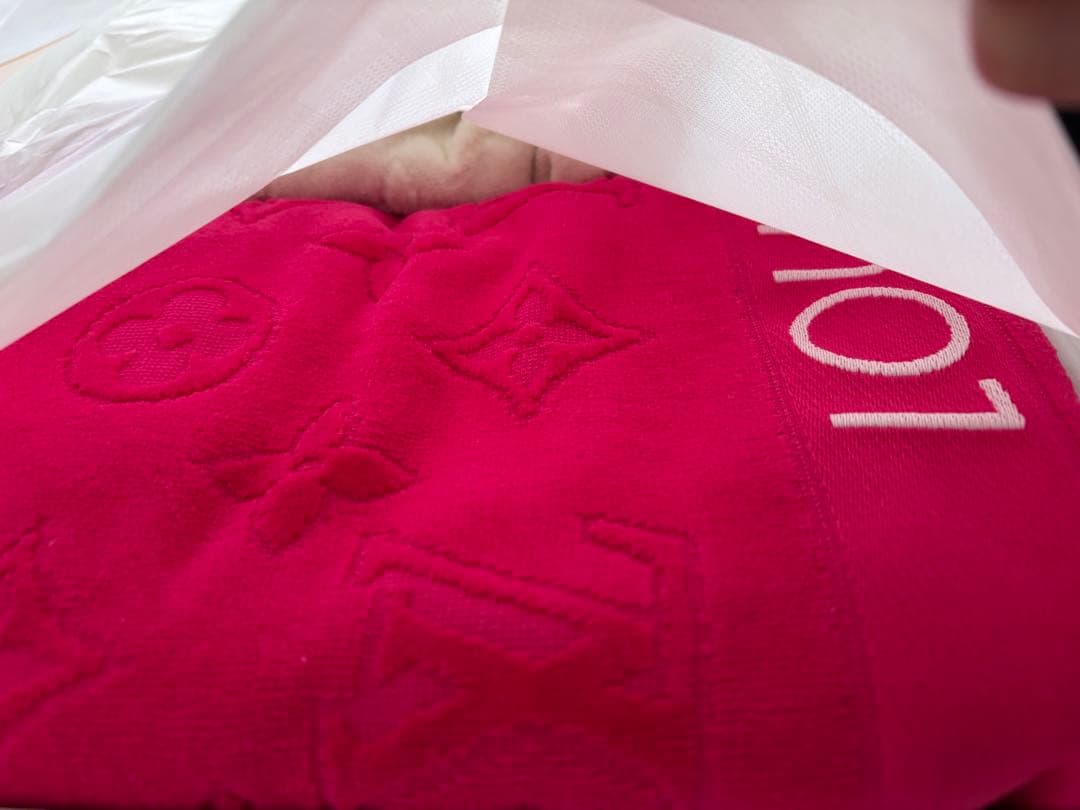 LOUIS VUITTON ピンク&ホワイト　ビーチタオル ギフトBOX付き