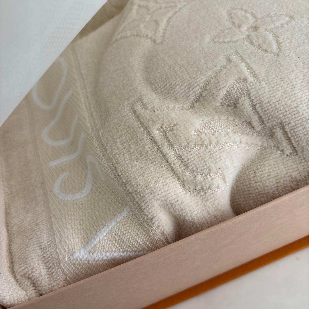 LOUIS VUITTON ピンク&ホワイト　ビーチタオル ギフトBOX付き