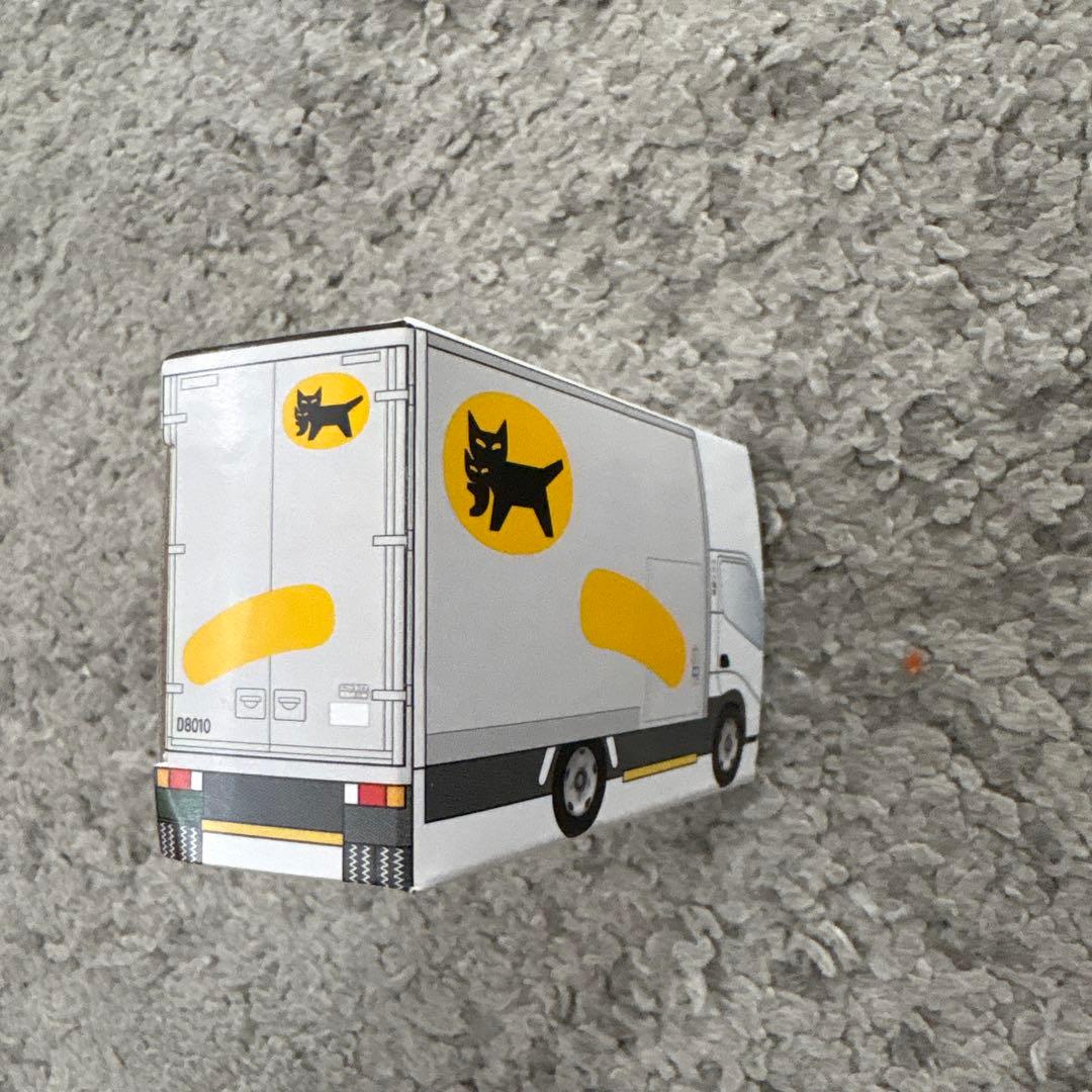ヤマト運輸　非売品　ミニカー 大型10t車　1台 小型　2t車　１台