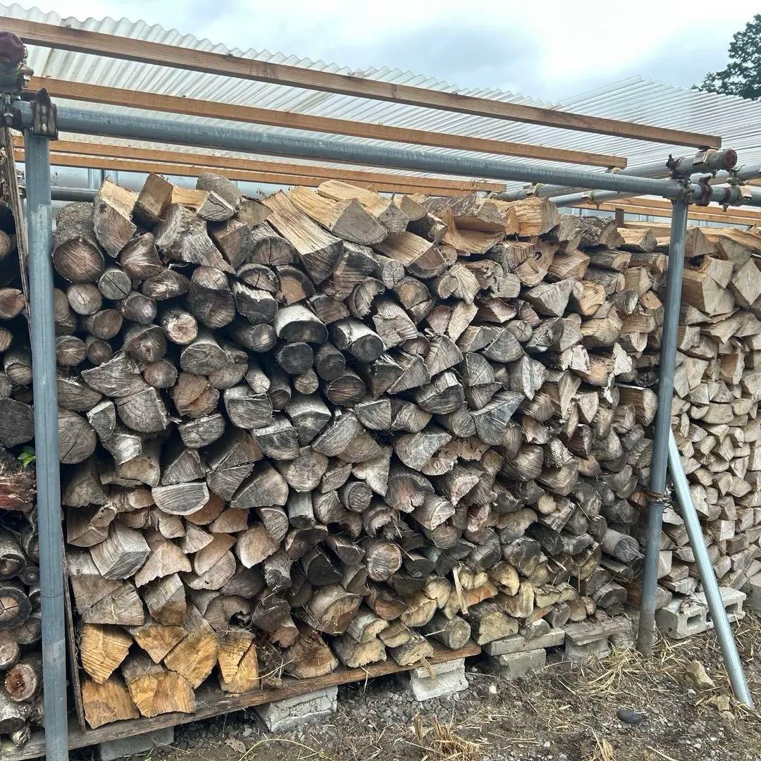 乾燥　薪　約40㎝ナラなどの広葉樹　1㎥軽トラ平積み約300㎏です。薪ストーブに