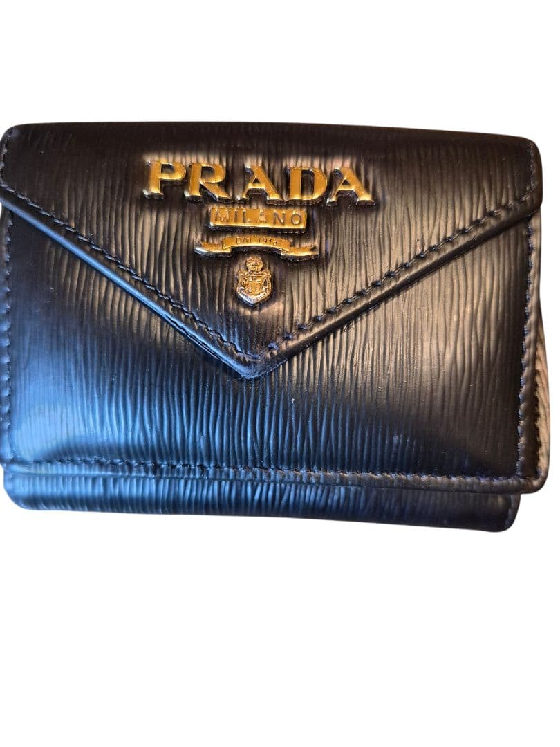 ＰＲＡＤＡ　プラダ　サフィアーノ　三つ折り財布　x