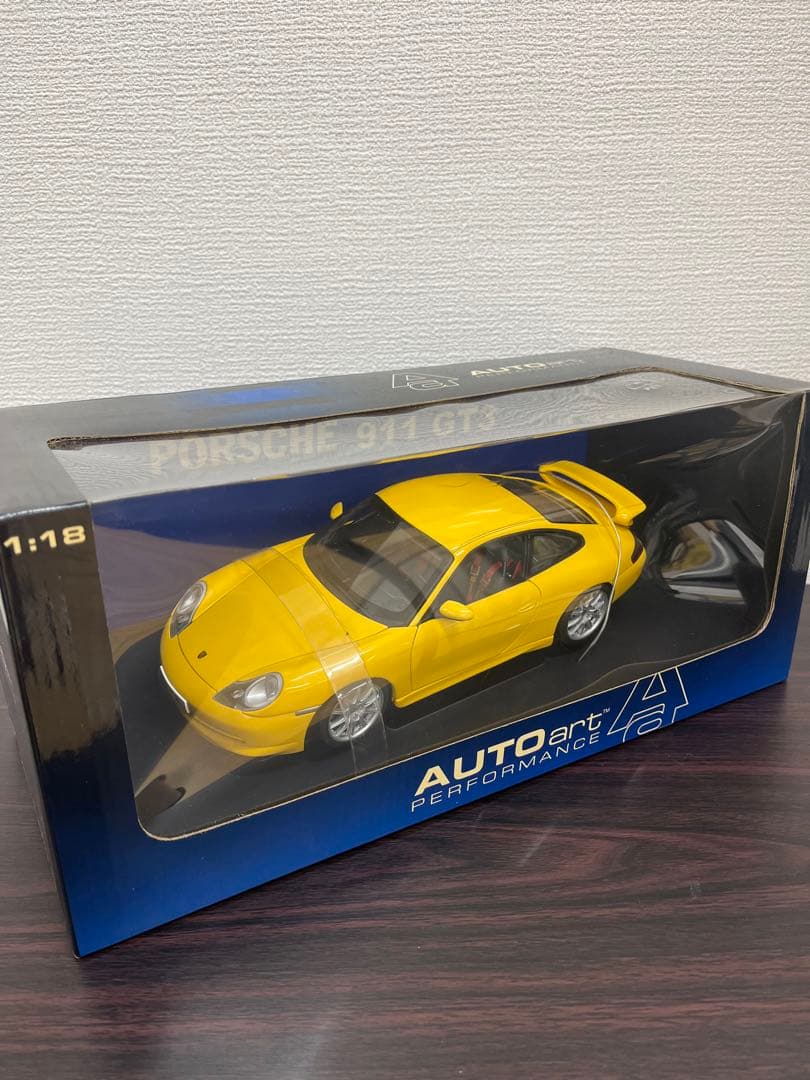 オートアート1/18 ポルシェ911GT3 イエロー