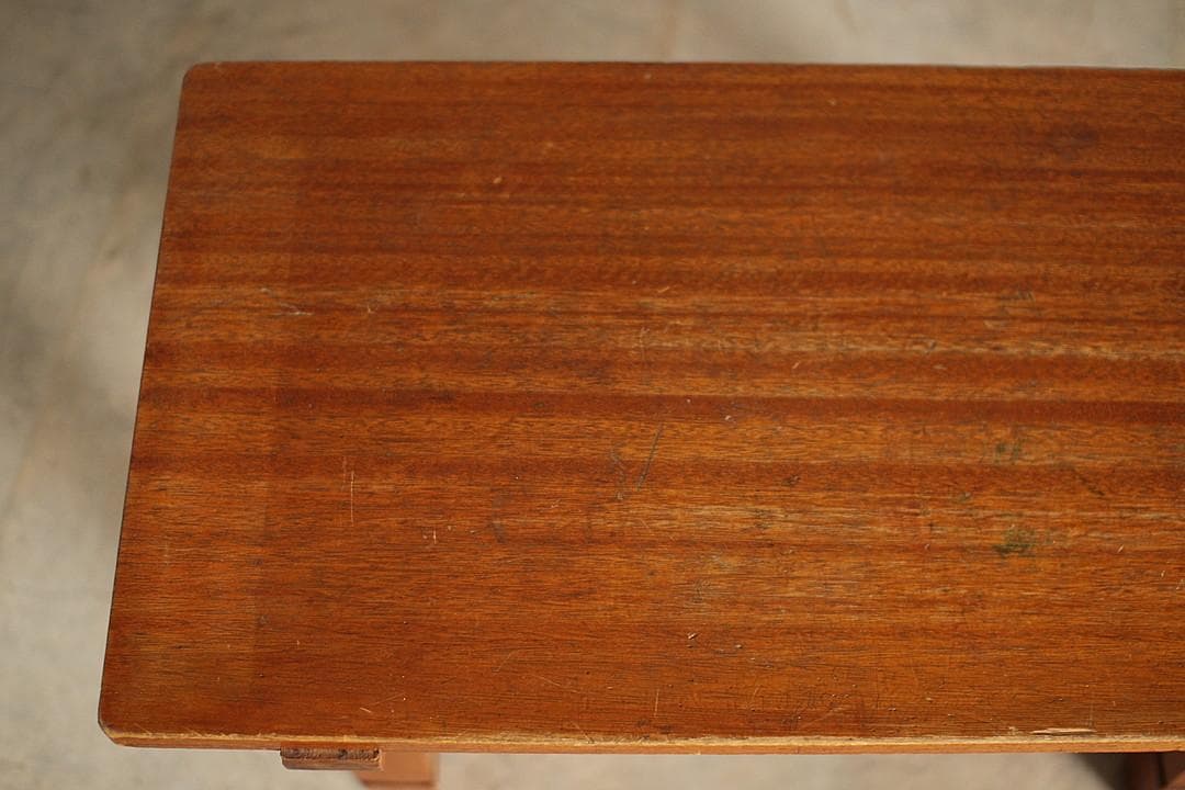 小ぶりな木製の机　引き出し　ローテーブル　サイドテーブル　作業台　文机　古家具