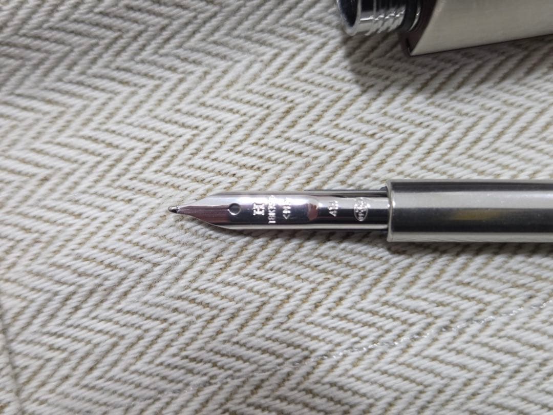 エルメス キャップレス 万年筆