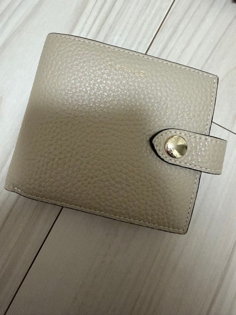 Y-STYLE 魔法の収納 二つ折りウォレット　赤工友里