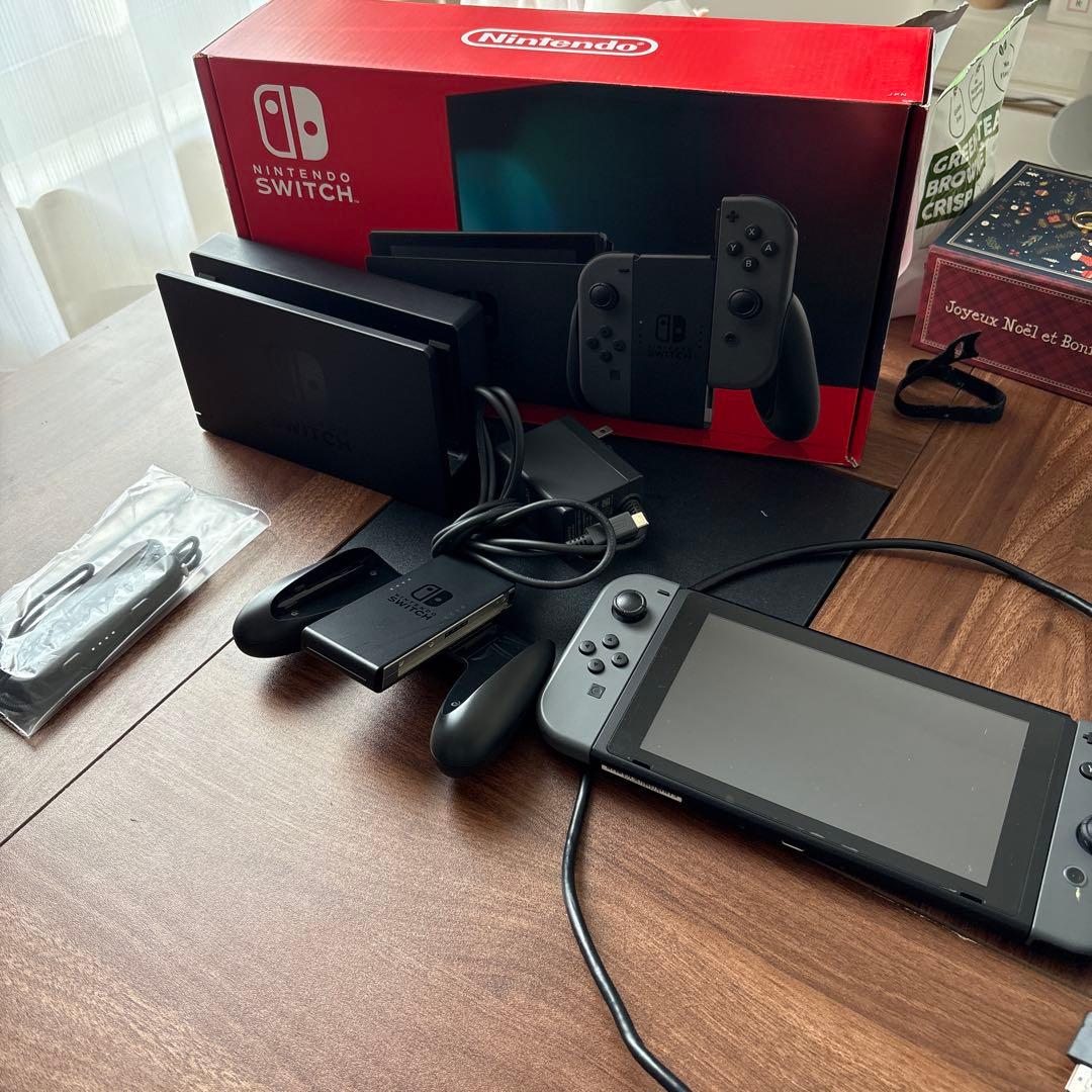 週末特価！Nintendo Switchグレー本体　その他周辺機器とおまけ