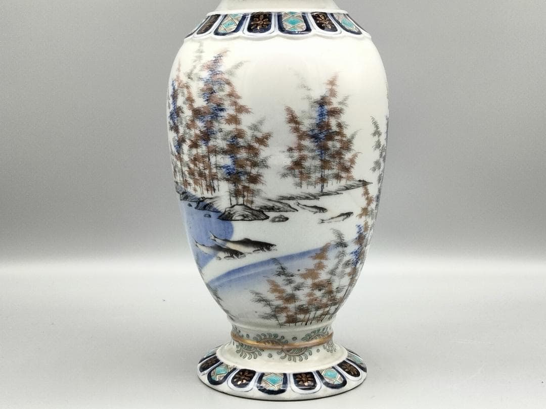 香蘭社明治期 色絵 金彩 輪花 竹林鮎文 花瓶