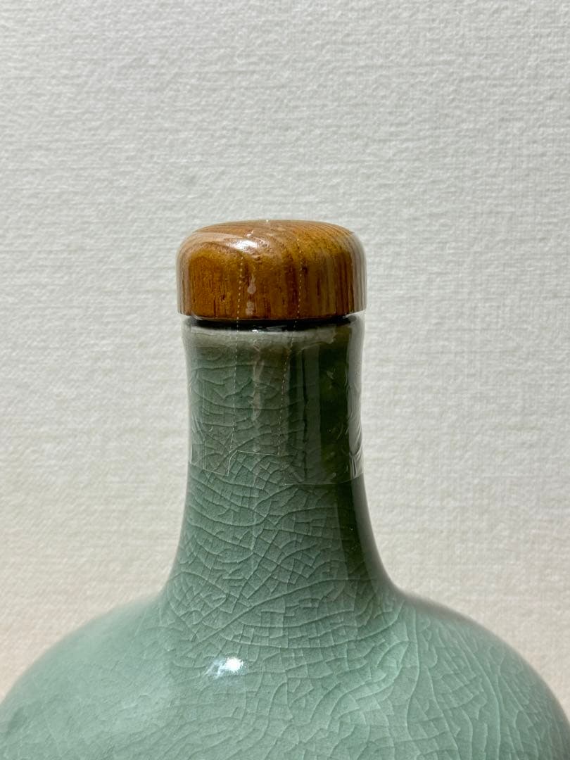 古酒未開栓ニッカ ウイスキー 高麗青磁雲鶴草華文様象嵌ボトル青峯 陶器ボトル