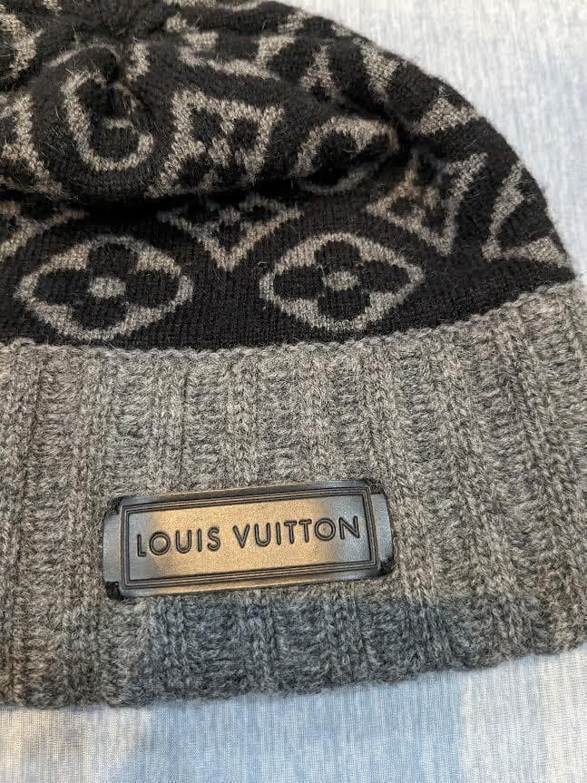 ルイヴィトン LOUIS VUITTON　ニット帽　カシミア100% 美品