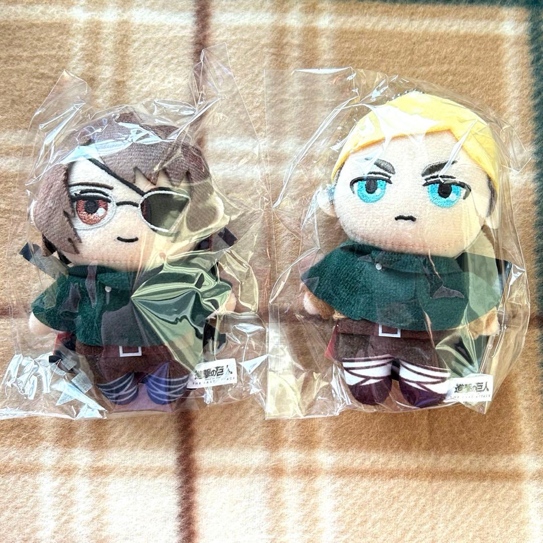 進撃の巨人　劇場版　ぬいぐるみキーホルダー　エルヴィン ハンジ