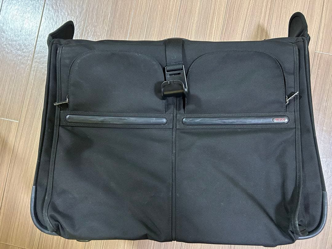 (週末セール)TUMIガーメント ブラックキャリーケース