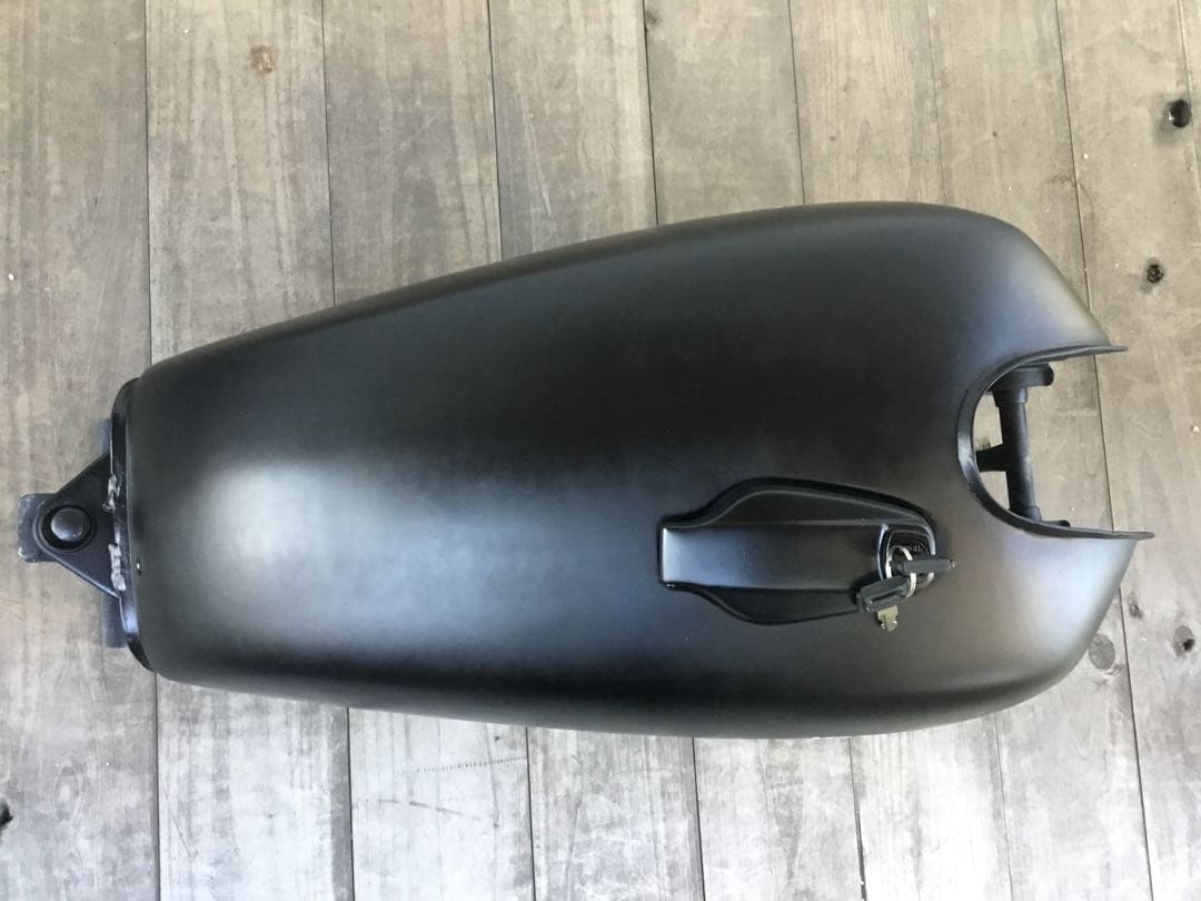 SR400 ガソリンタンク　マットブラック　自家塗装