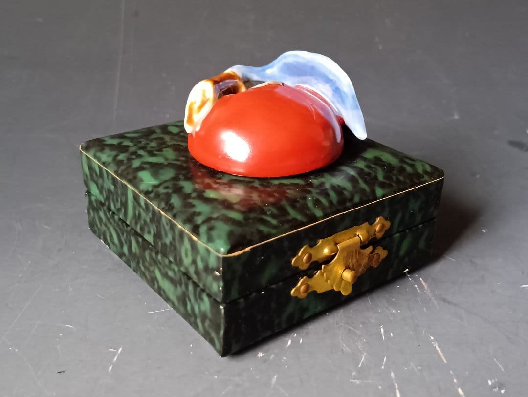 と*ん様 12代・酒井田柿右衛門「帯留/色絵　柿」/共箱