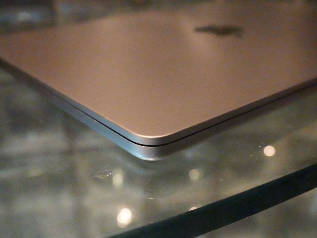 年始限定値下　MacBook Air 2022 メモリ8GBストレージ256GB