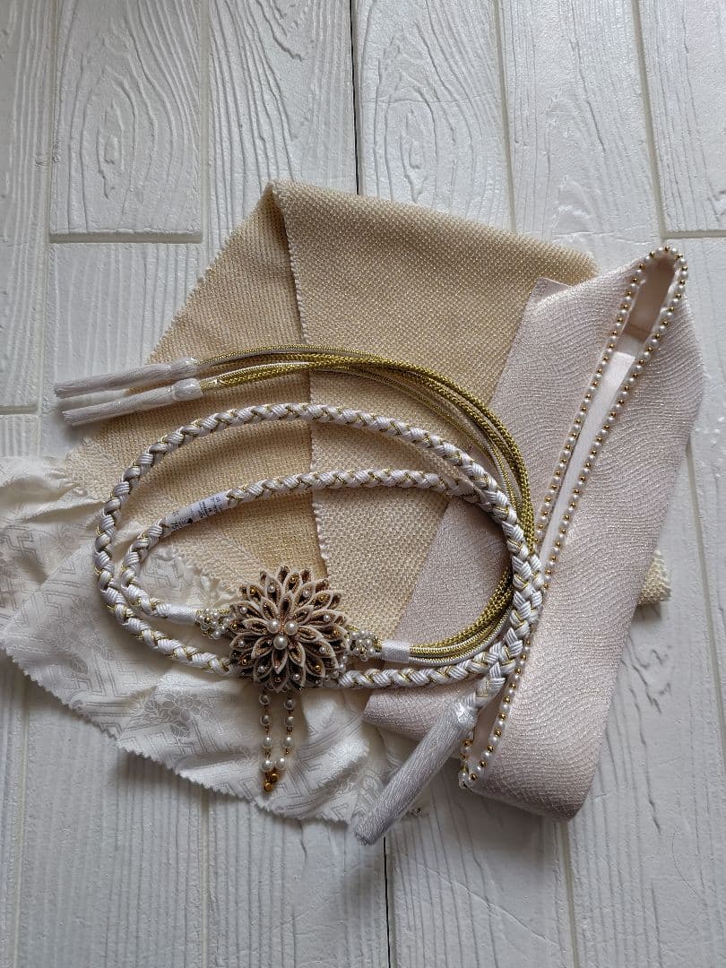帯揚げ　帯締め　重ね襟　振袖用　成人式　総絞り　オフホワイト系　頭金　パール