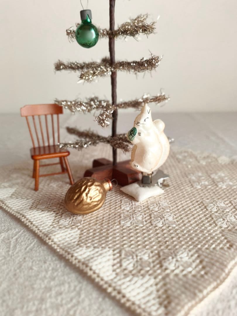 【たし1012さま】vintage ❀ マットゴールドの クルミオーナメント