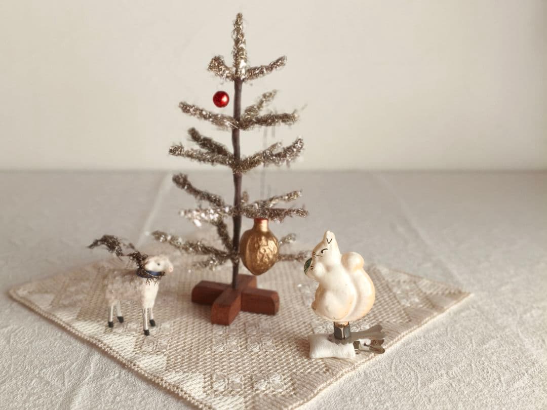 【たし1012さま】vintage ❀ マットゴールドの クルミオーナメント