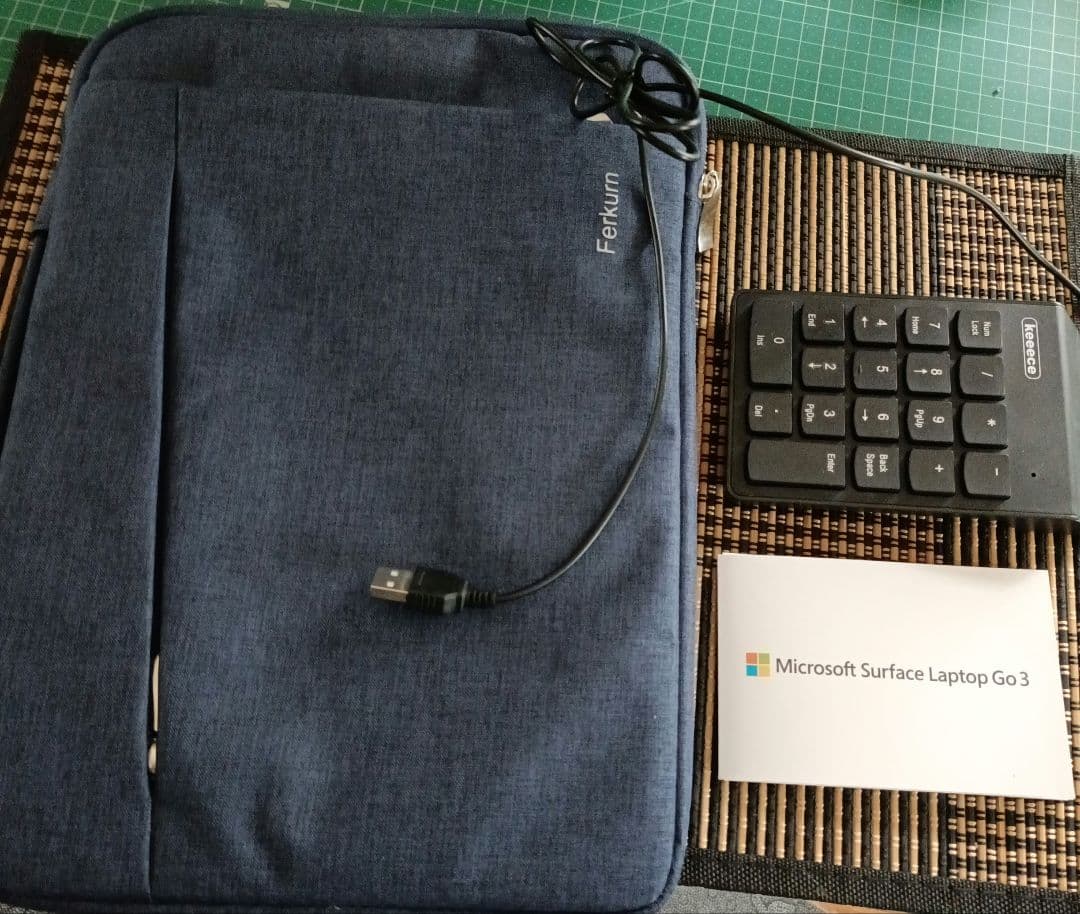 Surface Laptop Go3[プラチナ]中古キヤリーケース、テンキ-付き