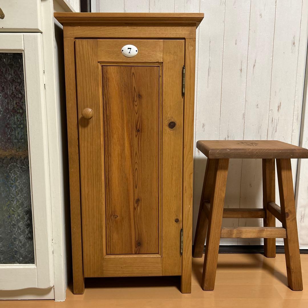 カントリーキャビネット　本棚