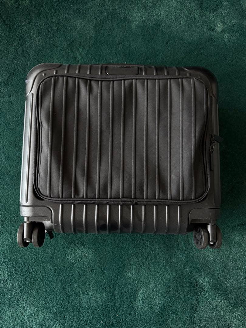 RIMOWA エッセンシャル スリーブ コンパクト 4輪 マットブラック 黒