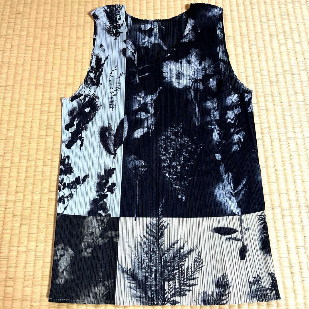 PLEATS PLEASEタンクトップ