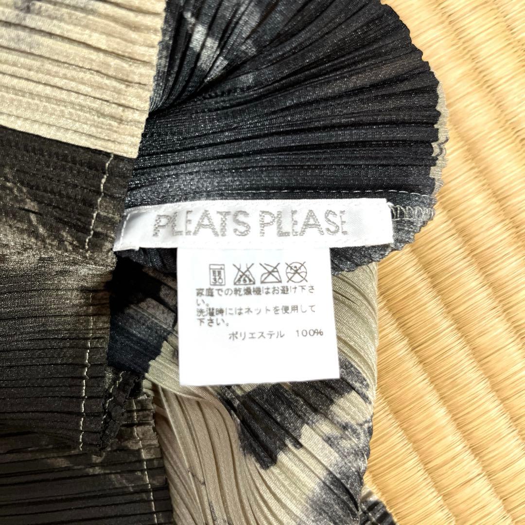 PLEATS PLEASEタンクトップ