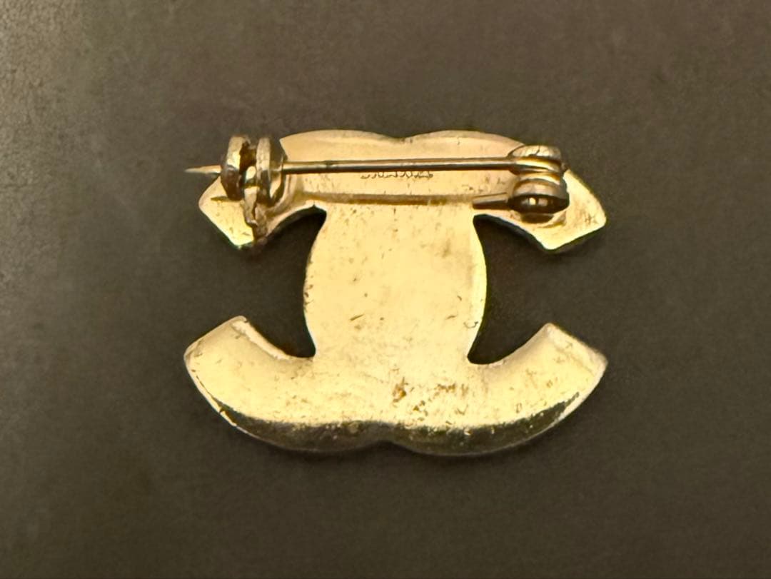 CHANEL刻印ピンブローチ ゴールド 付属品なし