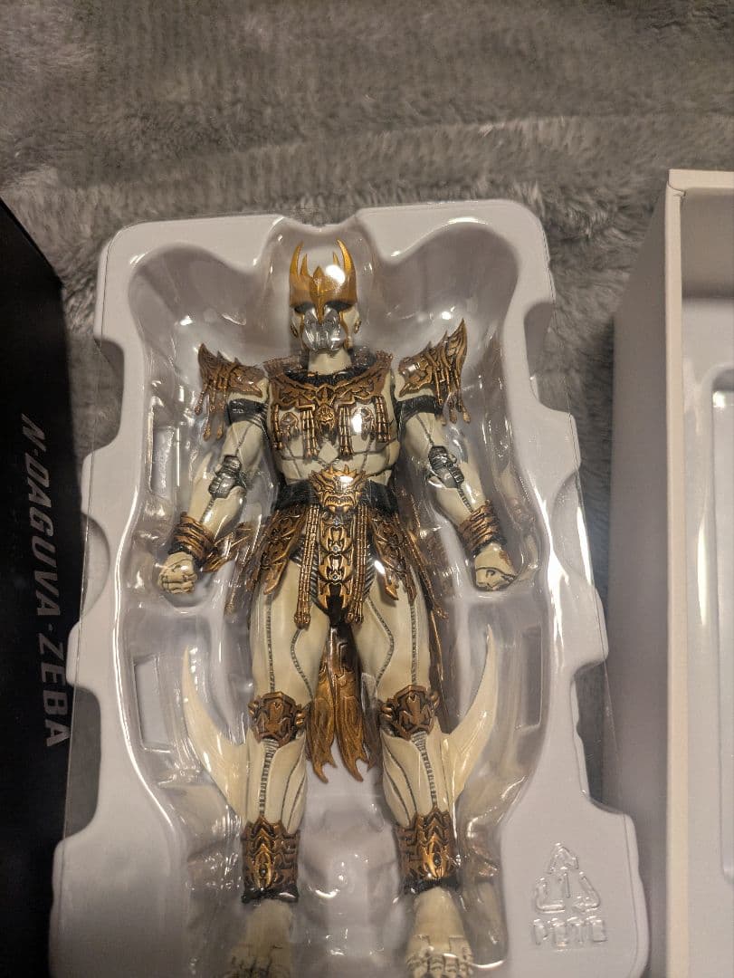 真骨彫 ン·ダグバ·ゼバ