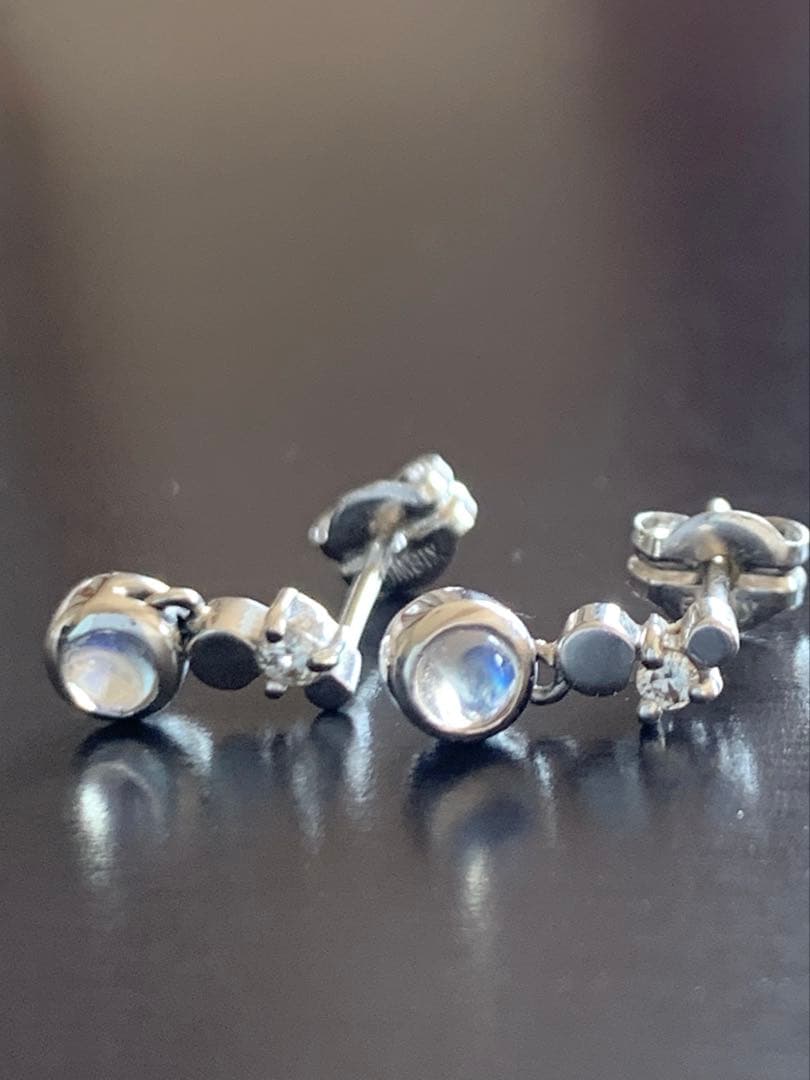 k18WGピアス✨ムーンストーン1.1g