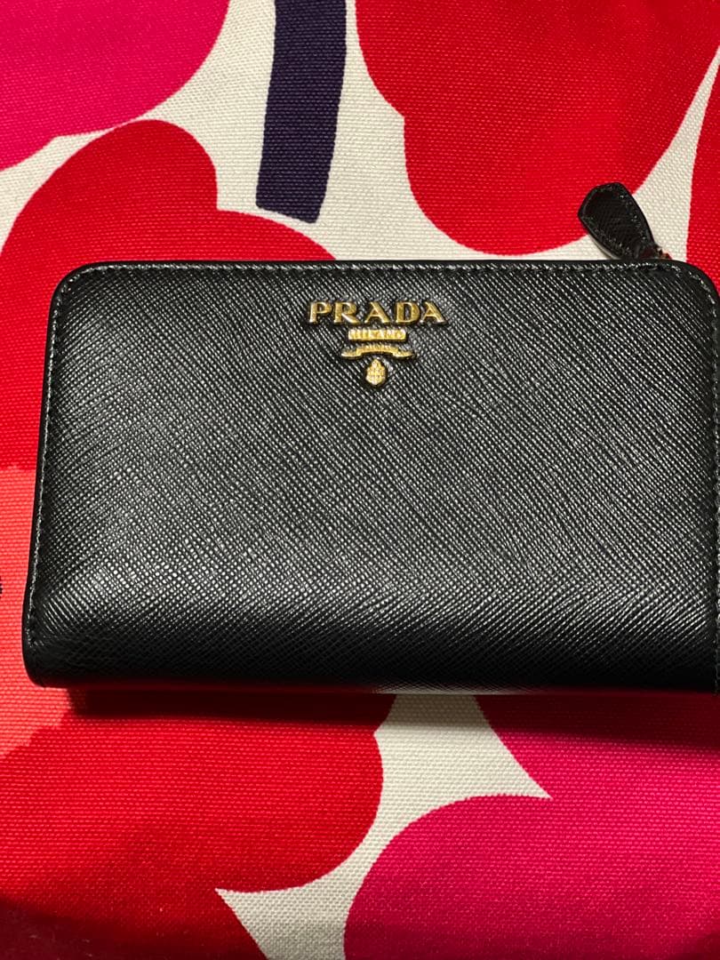 PRADA サフィアーノ二つ折り財布 ブラック