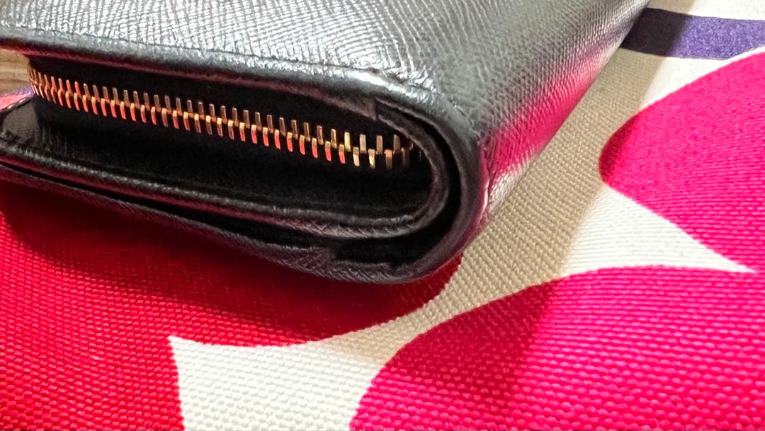 PRADA サフィアーノ二つ折り財布 ブラック