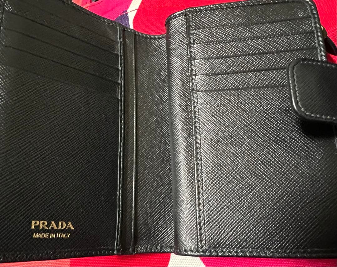 PRADA サフィアーノ二つ折り財布 ブラック