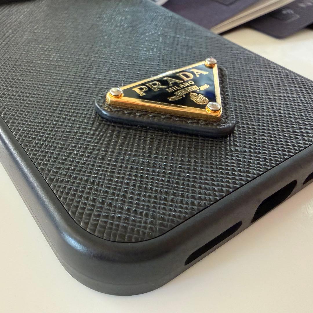 【AYA】PRADA サフィアーノトライアングル iPhone13pro