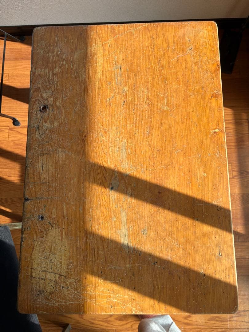 小学校のつくえ