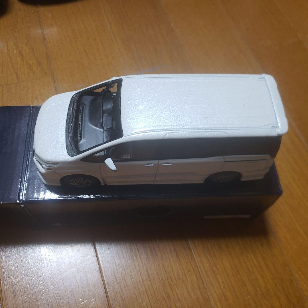 TOYOTA Voxy 80 サンプルカー