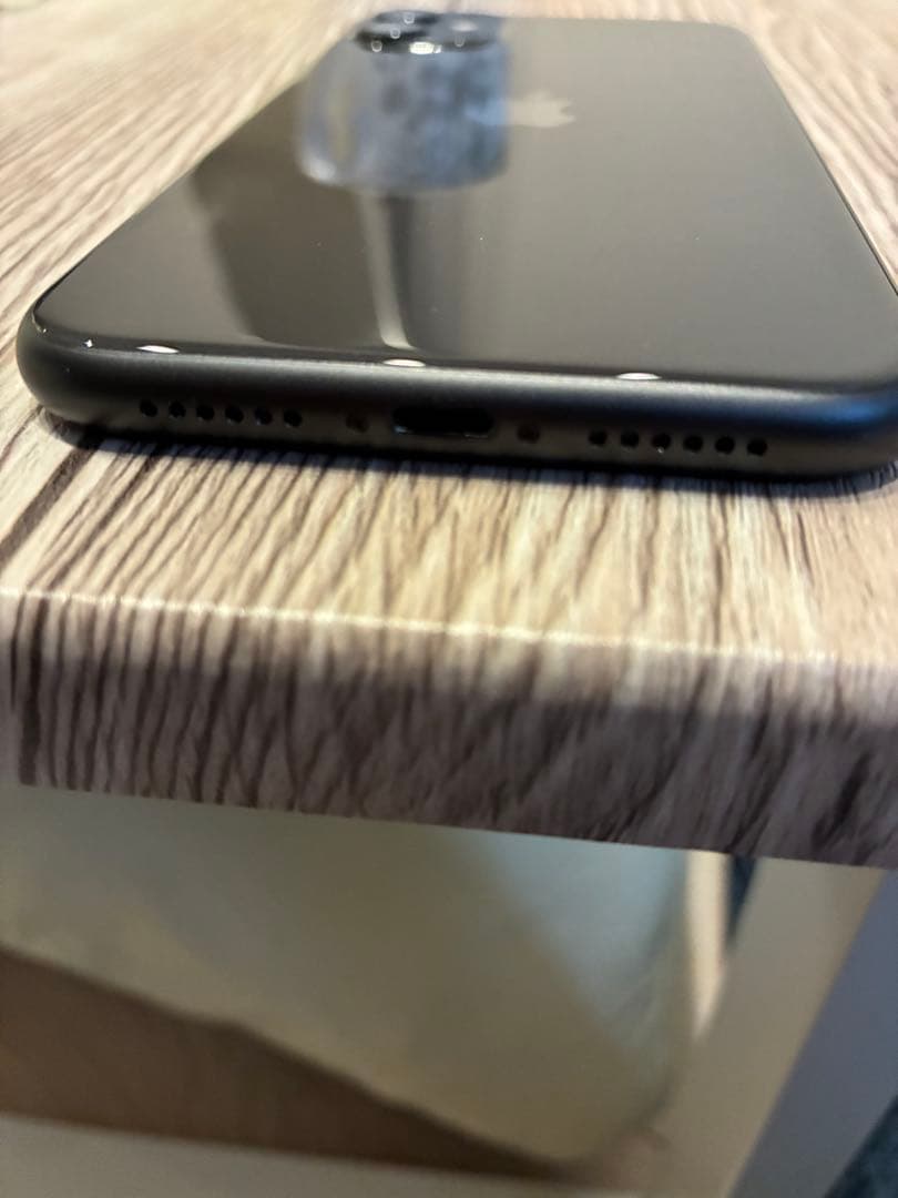 【値下げ】Apple iPhone 11 ブラック　本体（未使用ケーブル付）