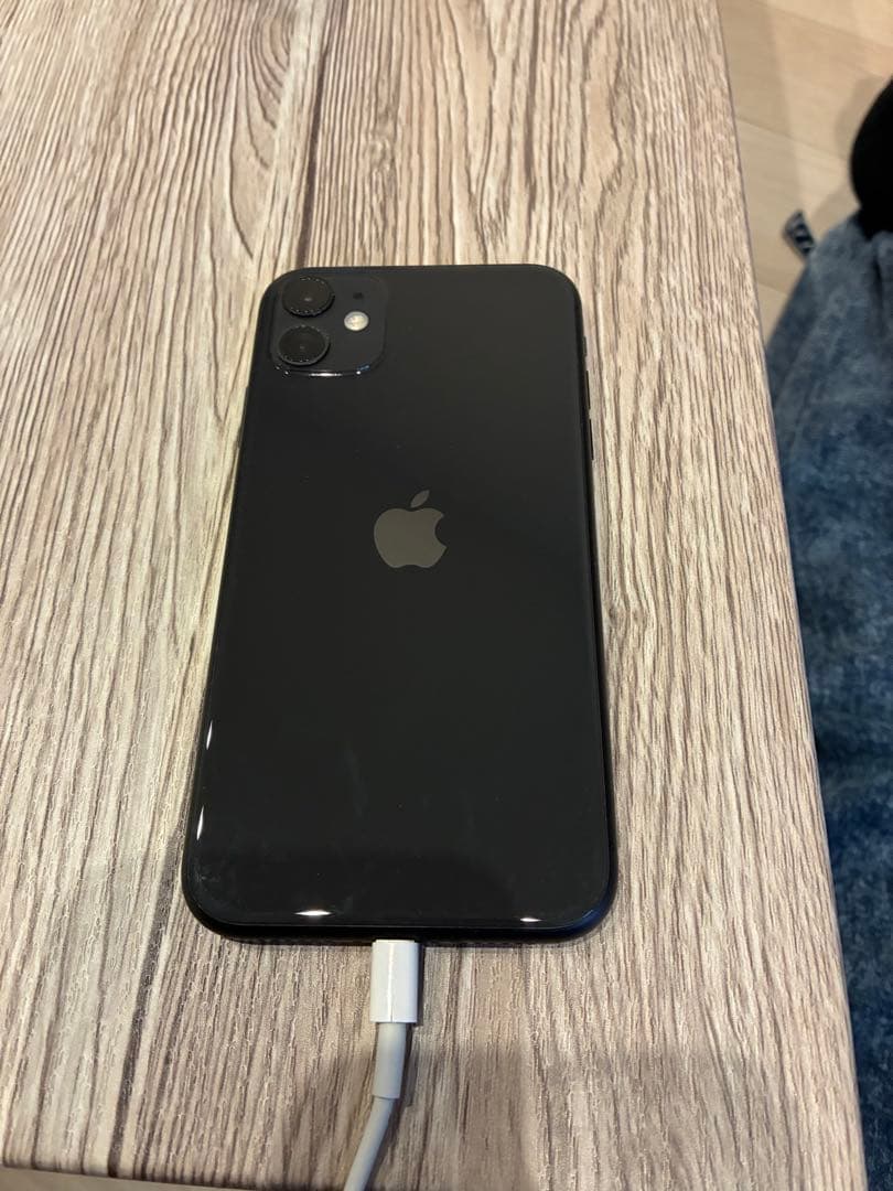 【値下げ】Apple iPhone 11 ブラック　本体（未使用ケーブル付）