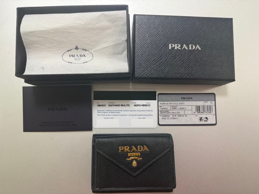 PRADA レザー 三つ折り財布