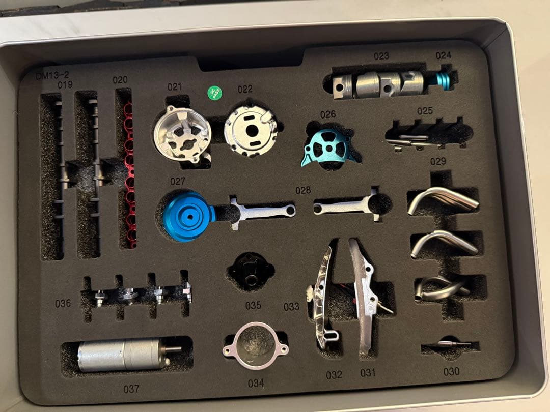 土星エンジン直列4気筒エンジンモデル　フルメタル組み立てキット ホビー