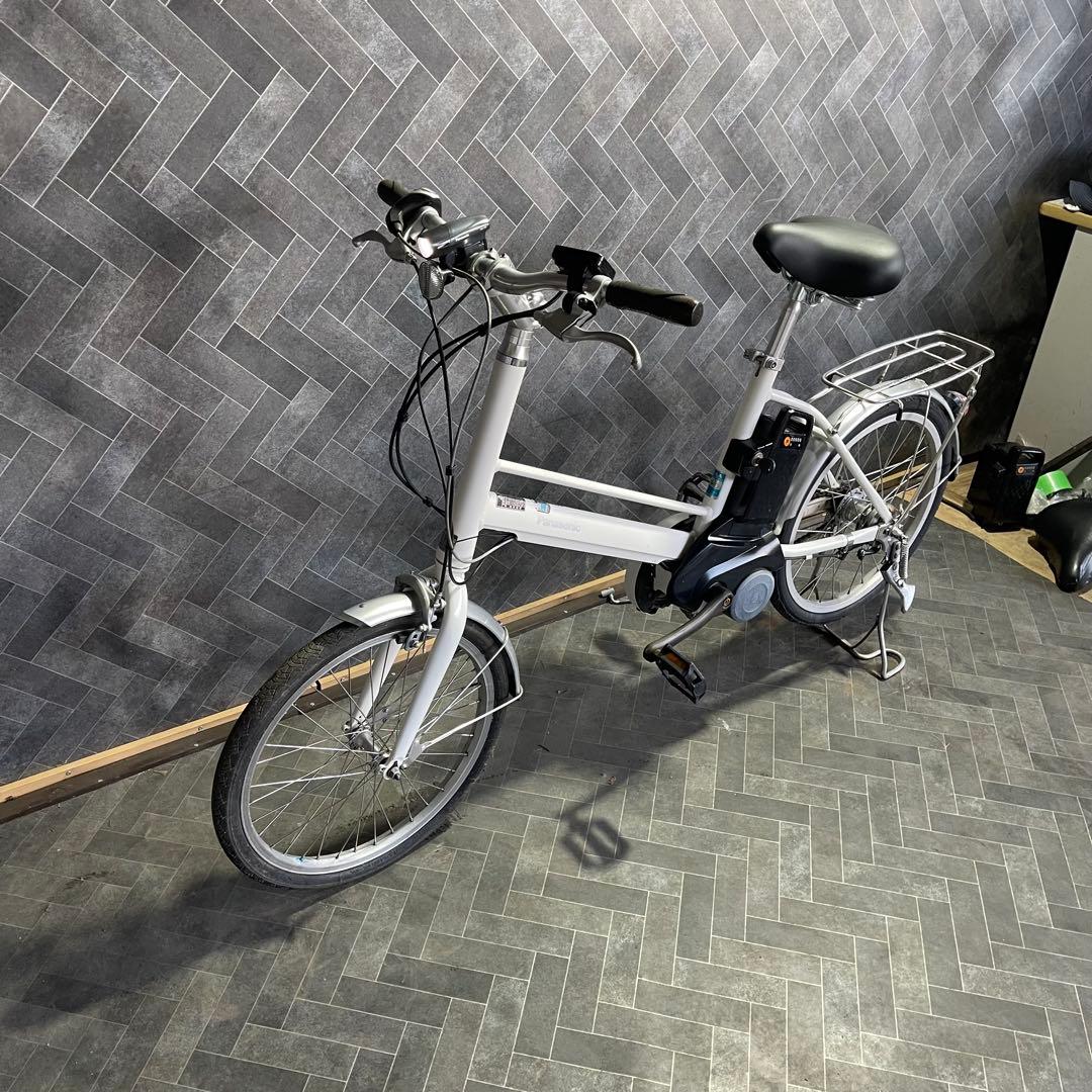 シルバー 電動アシスト自転車 シティタイプ